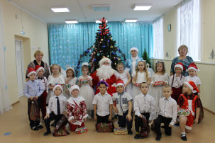 Новогодний утренник в подготовительной и логопедической группе Новогодний утренник в подготовительной и логопедической группе.